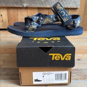 Teva sandals size 7